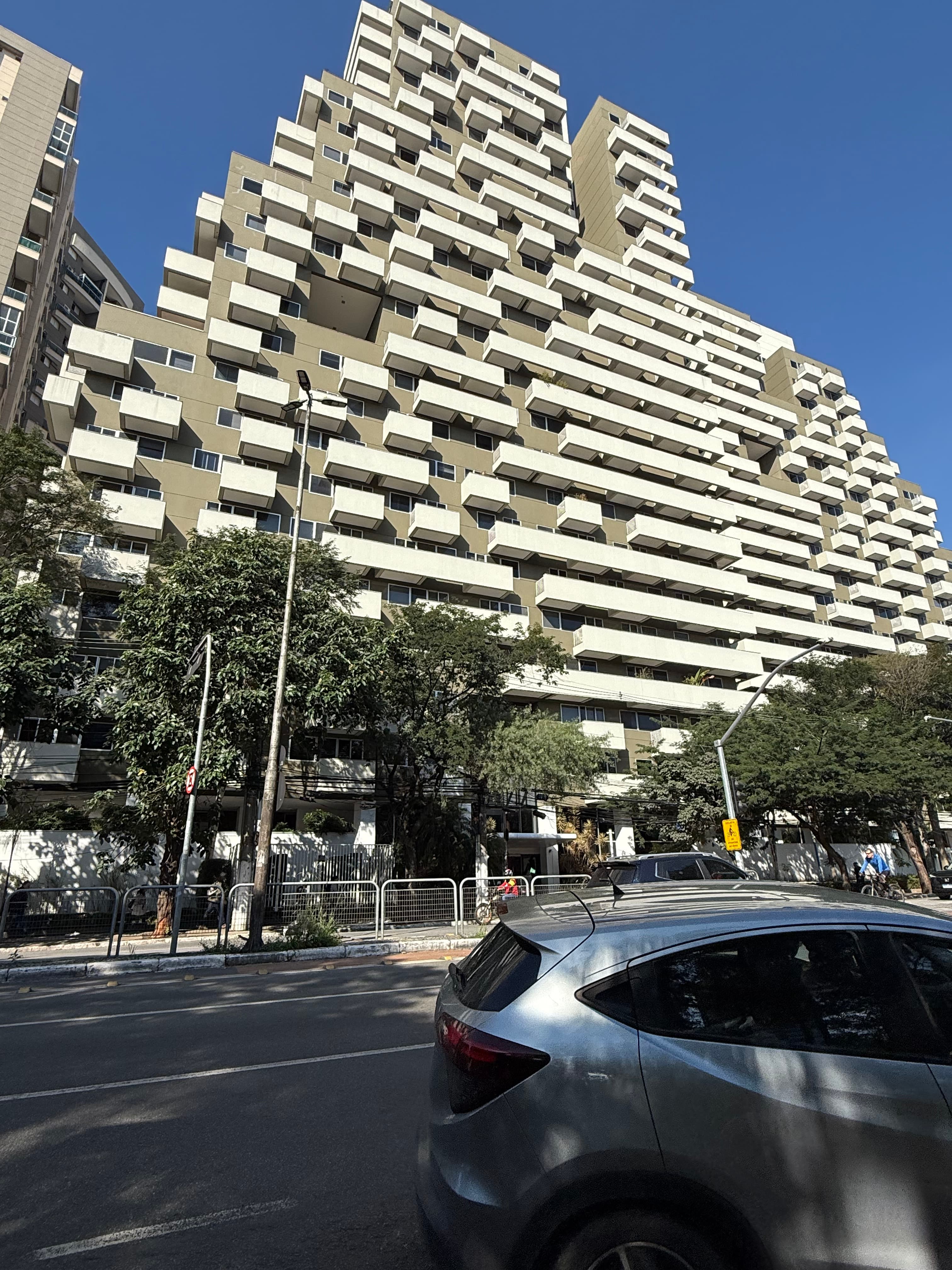 Fachada do edifício onde fica a Clínica de Perícias